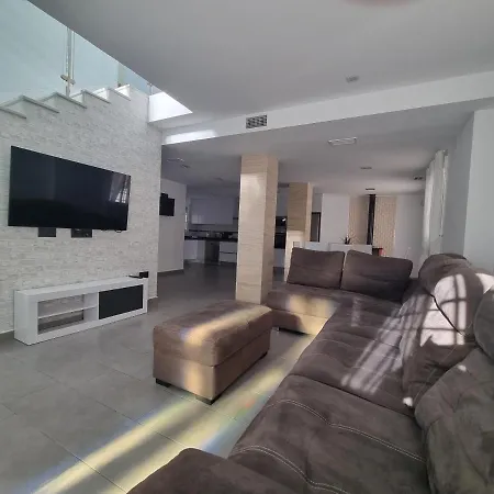 Βίλα 4 Bedroom Private Pool Punta Prima